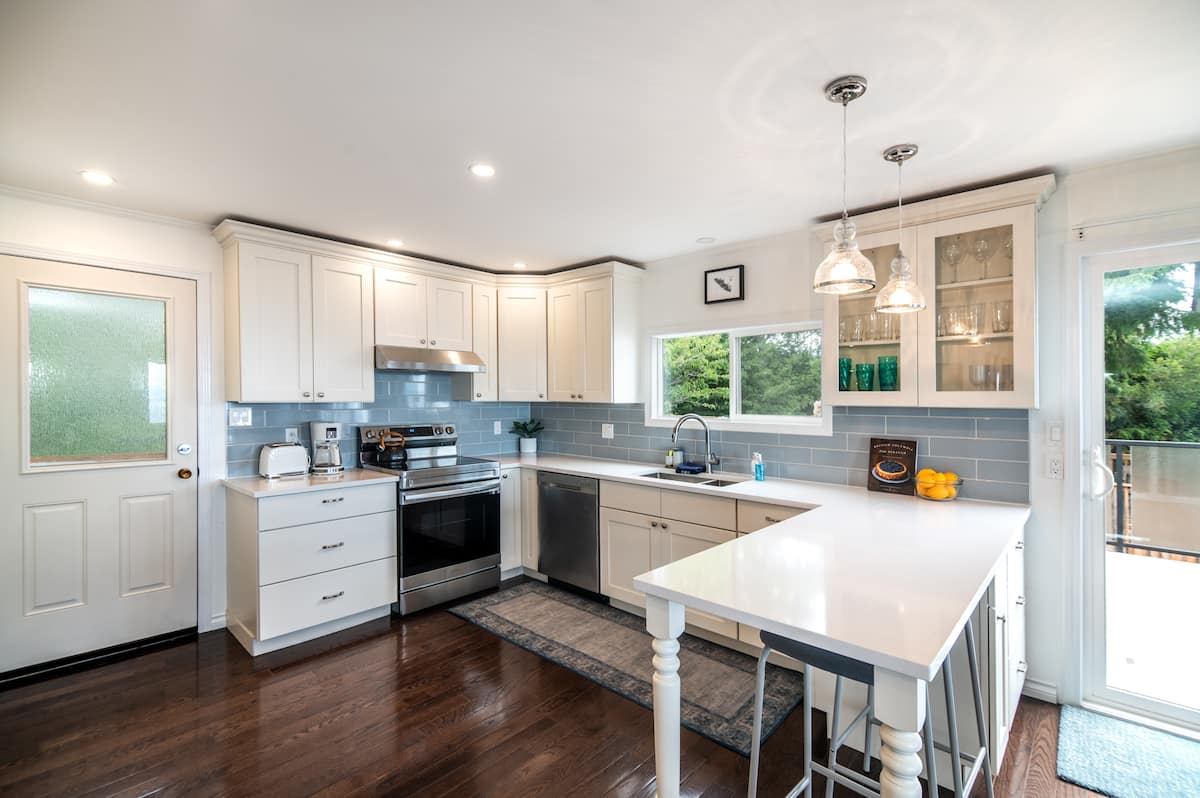 Fully equipped kitchen with island and bar seating